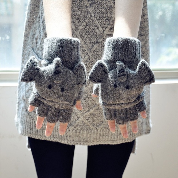 Elephant Knitted Gloves for Women - Picture 2 of 5
